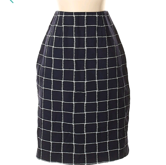 Amanda & Chelsea Dresses & Skirts - Amanda and Chelsea pencil skirt, great for fall